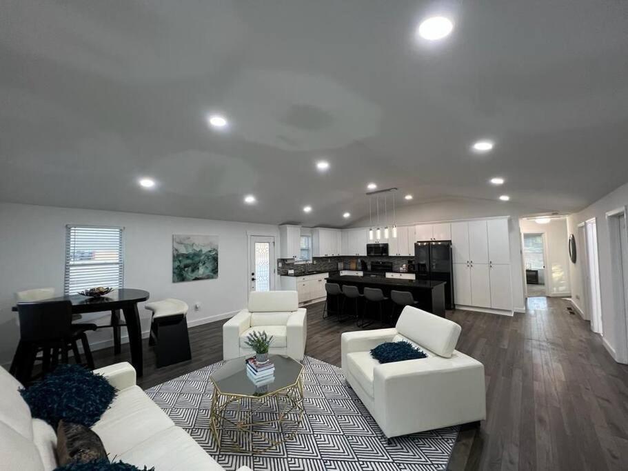 Modern Home At Colonial College Park แอตแลนตา ภายนอก รูปภาพ